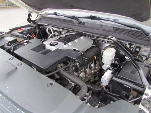 Used 2015 Cadillac Escalade Premium image 26