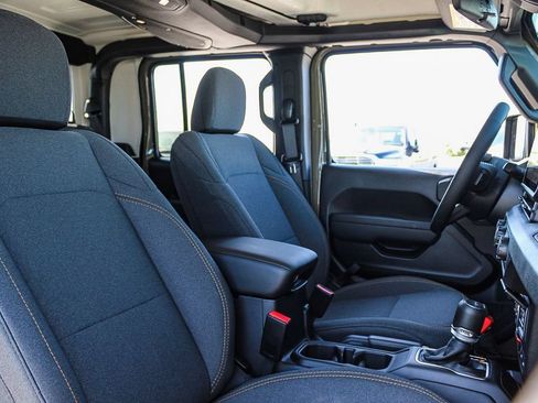 New 2026 Jeep Gladiator Sport AWD/4WD image 17