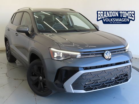 New 2026 Volkswagen Taos SE FWD image 1