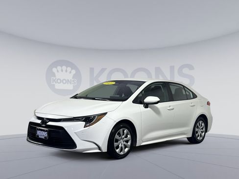 Used 2023 Toyota Corolla LE image 1