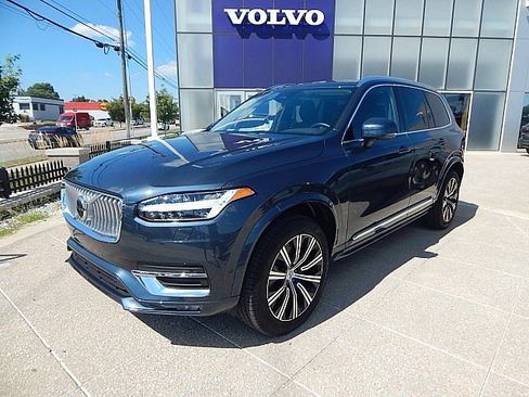 Certified 2025 Volvo XC90 B6 Plus image 3