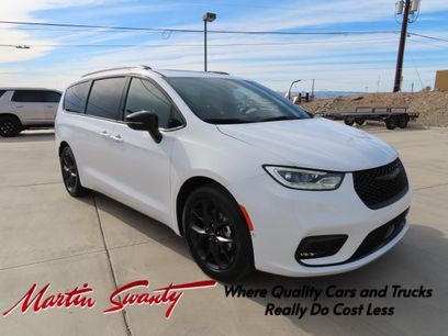 Used 2024 Chrysler Pacifica Limited w/ S Appearance Package