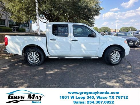 Used 2014 Nissan Frontier SV AWD/4WD image 2