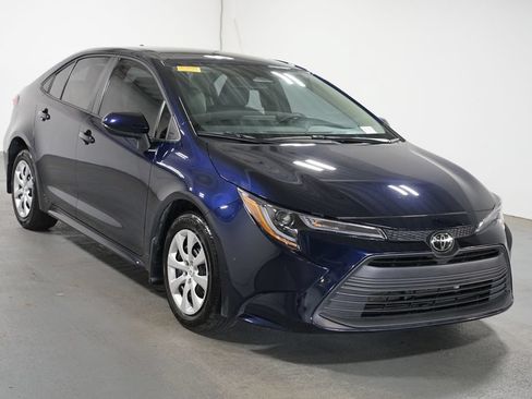 Certified 2025 Toyota Corolla LE FWD image 3