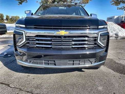 New 2026 Chevrolet Suburban Premier image 3