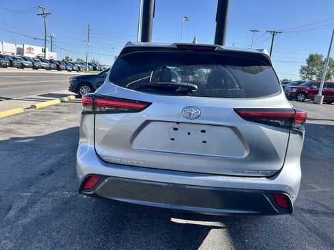 Used 2023 Toyota Highlander Limited AWD/4WD image 4