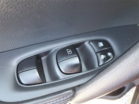 Used 2018 Nissan Rogue SV image 30