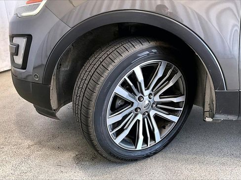 Used 2017 Ford Explorer Platinum image 20
