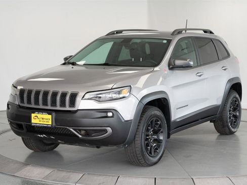 Used 2019 Jeep Cherokee Trailhawk w/ Cold Weather Group AWD/4WD image 3