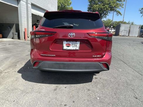 Used 2021 Toyota Highlander XLE AWD/4WD image 5