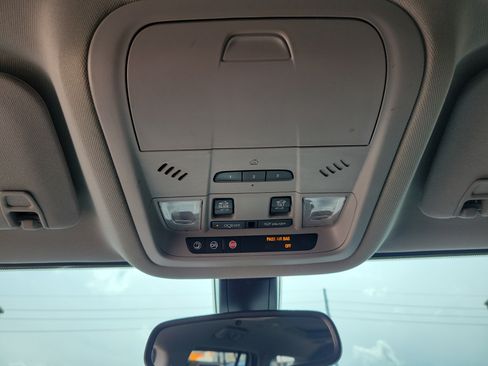Used 2019 GMC Acadia SLT w/ Black Edition FWD image 30