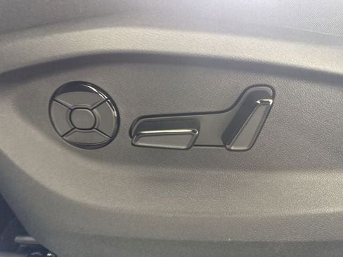 New 2025 Volkswagen Tiguan SE R-Line image 16