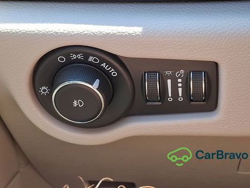Used 2023 Chrysler Pacifica Touring-L FWD image 24