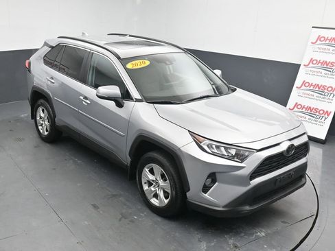 Used 2020 Toyota RAV4 XLE image 24