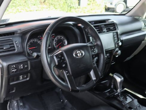 Used 2022 Toyota 4Runner TRD Off-Road Premium AWD/4WD image 20