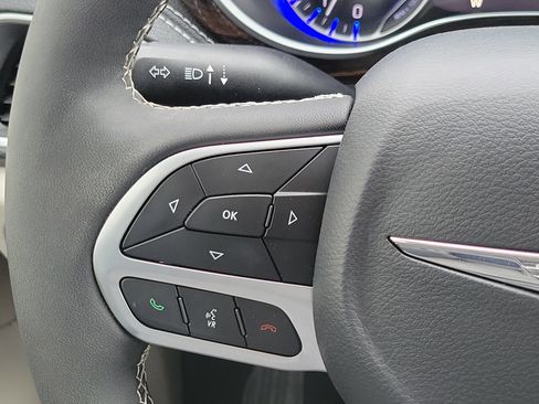 Used 2024 Chrysler Pacifica Limited w/ Trailer Tow Group image 13