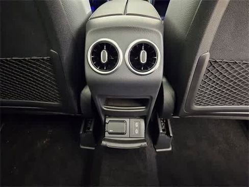 Used 2025 Mercedes-Benz GLB 250 GLB 250 image 36