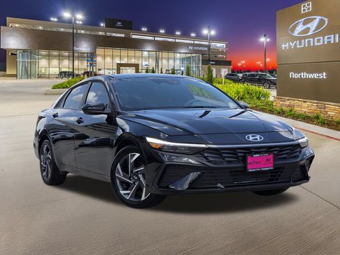 Certified 2025 Hyundai Elantra Sport FWD image 3