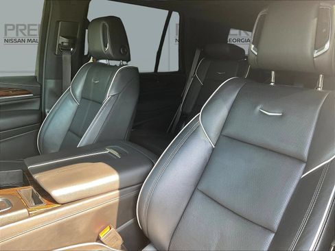 Used 2023 Cadillac Escalade Premium Luxury AWD/4WD image 17