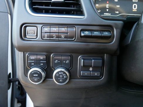 Used 2023 GMC Yukon XL AT4 w/ AT4 Premium Plus Package AWD/4WD image 18