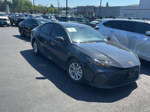 Used 2025 Toyota Camry LE FWD image 6