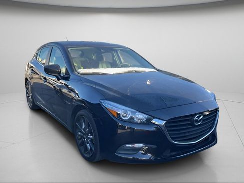 Used 2018 MAZDA MAZDA3 Touring image 2