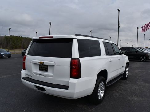 Used 2018 Chevrolet Suburban LT image 3