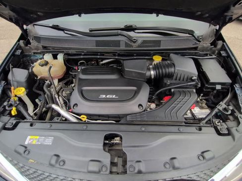 Used 2017 Chrysler Pacifica Touring-L FWD image 14