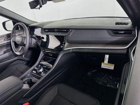 New 2026 Jeep Grand Cherokee L Limited AWD/4WD image 25