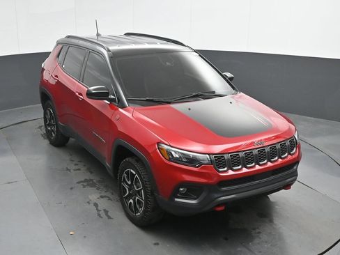 Used 2025 Jeep Compass Trailhawk AWD/4WD image 35