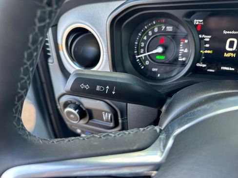 Used 2025 Jeep Wrangler Unlimited Sahara AWD/4WD image 25