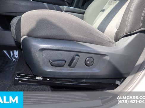 Used 2025 Nissan Rogue SV image 12