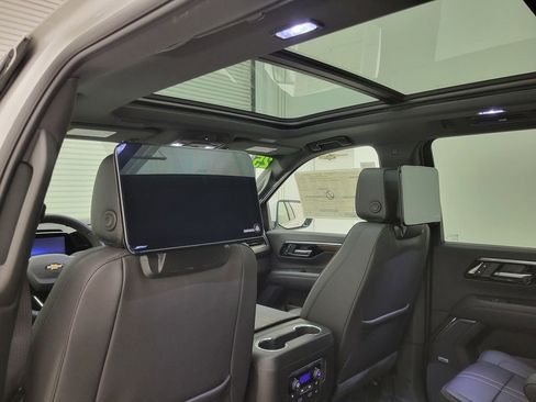 New 2025 Chevrolet Suburban High Country image 21