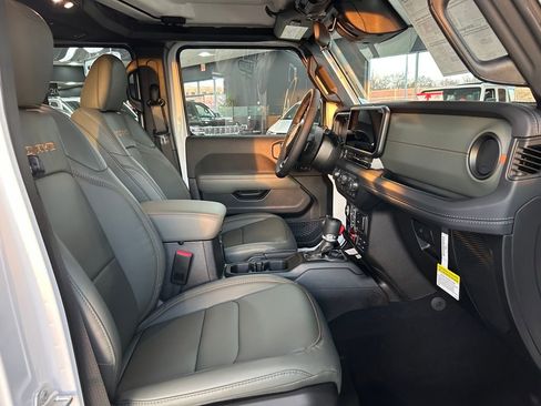 New 2026 Jeep Gladiator Mojave w/ Safety Group image 22