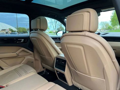 Used 2019 Porsche Cayenne image 44