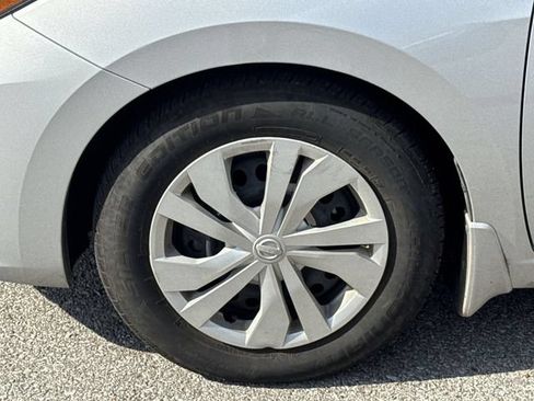 Used 2024 Nissan Versa S w/ Trunk Package FWD image 20
