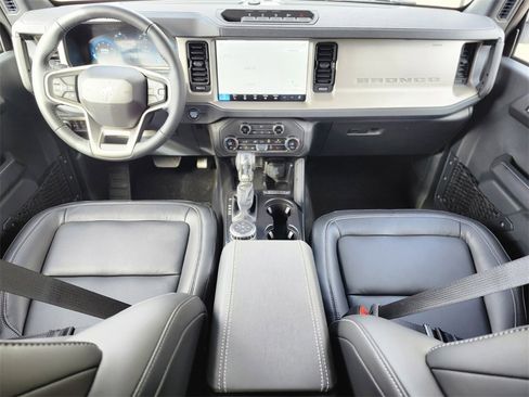 New 2025 Ford Bronco Outer Banks w/ Sasquatch Package image 12