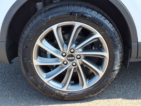 Used 2025 Lincoln Corsair AWD w/ Equipment Group 101A image 7
