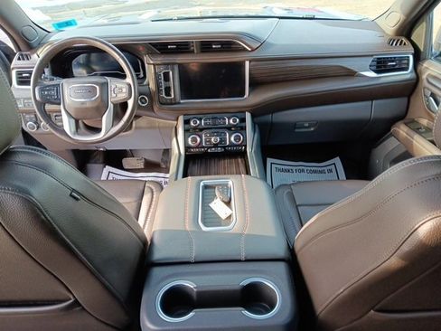 Used 2022 GMC Yukon Denali w/ Denali Premium Package image 9