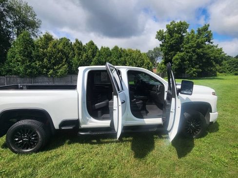 Used 2024 Chevrolet Silverado 2500 LTZ w/ LTZ Plus Package AWD/4WD image 13
