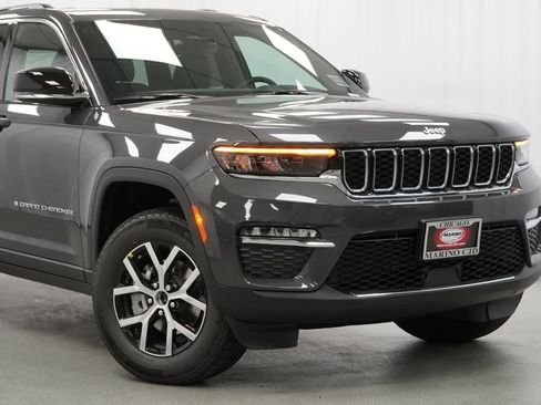 Used 2025 Jeep Grand Cherokee Limited AWD/4WD image 6