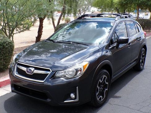 Used 2017 Subaru Crosstrek 2.0i Premium w/ Moonroof Package AWD/4WD image 3
