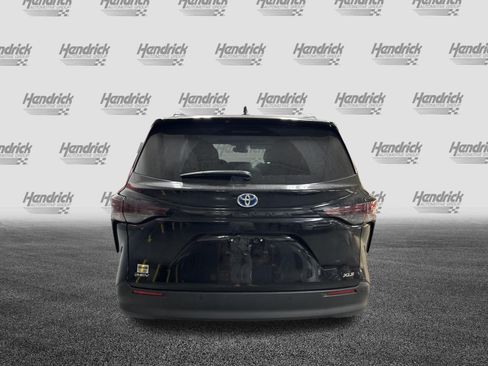 Used 2025 Toyota Sienna XLE FWD image 10