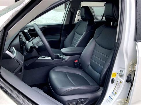 Used 2022 Toyota RAV4 XLE Premium image 25