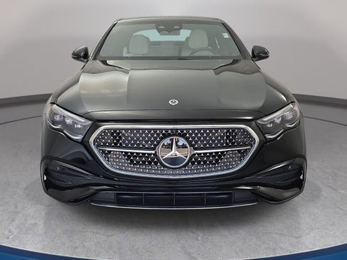 New 2026 Mercedes-Benz E 350 4MATIC Sedan image 2