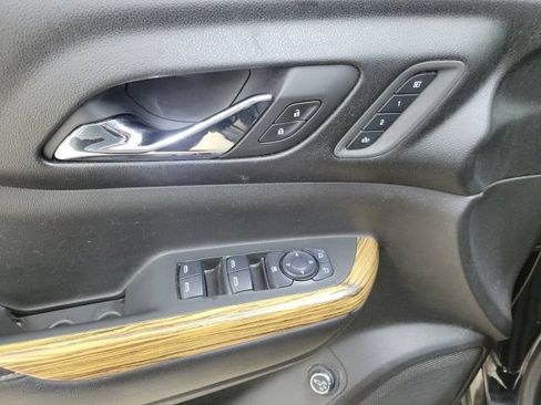Used 2017 GMC Acadia Denali w/ Technology Package FWD image 18