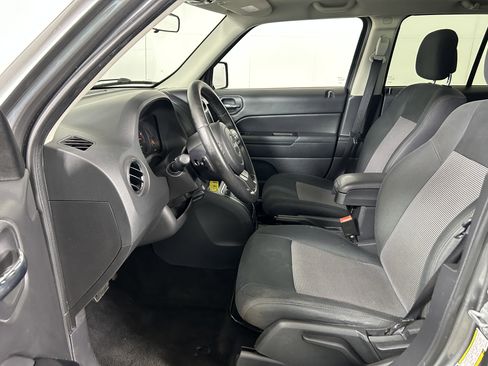 Used 2012 Jeep Patriot Latitude w/ Sun/Sound Group AWD/4WD image 10