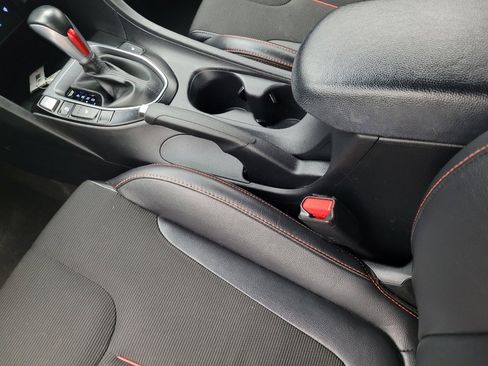 Used 2020 Hyundai Veloster 2.0 Premium image 26