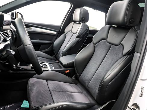 Used 2024 Audi Q5 e Prestige w/ Prestige Package image 18