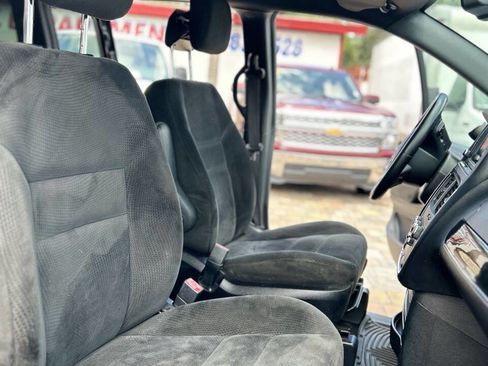 Used 2015 Dodge Grand Caravan SE image 12